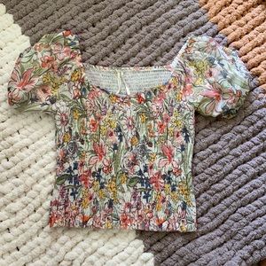 Anthropolgie fitted floral top with puffy sleeves